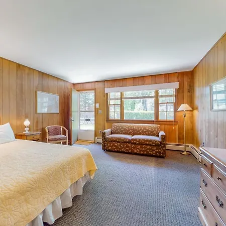 King Birch Lake Homes Alton Room photo