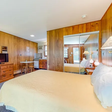King Birch Lake Homes Alton Room photo