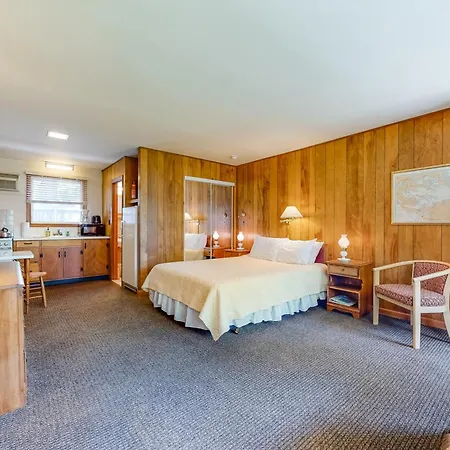 King Birch Lake Homes Alton Room photo